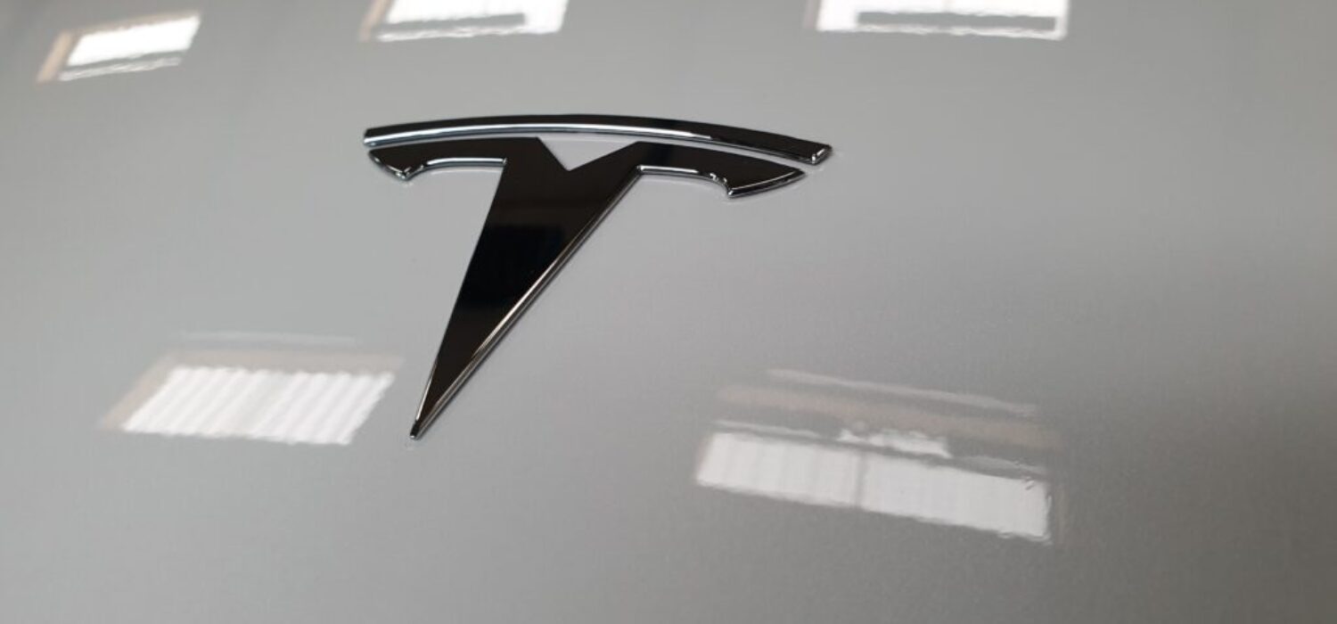 LAKBESKYTTELSESFOLIE TIL TESLA