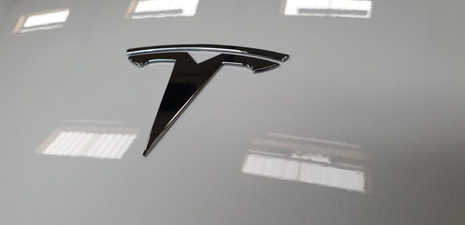 LAKBESKYTTELSESFOLIE TIL TESLA