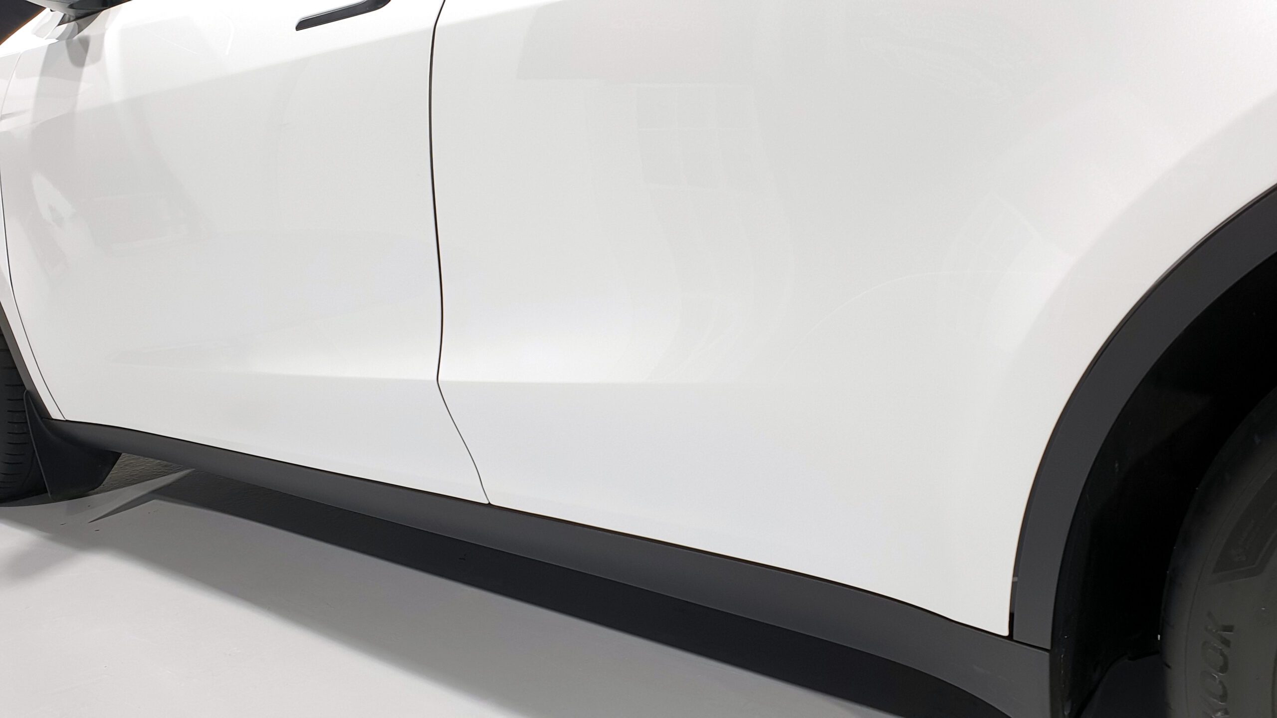 Tesla model Y side paneller stenslagsfolie