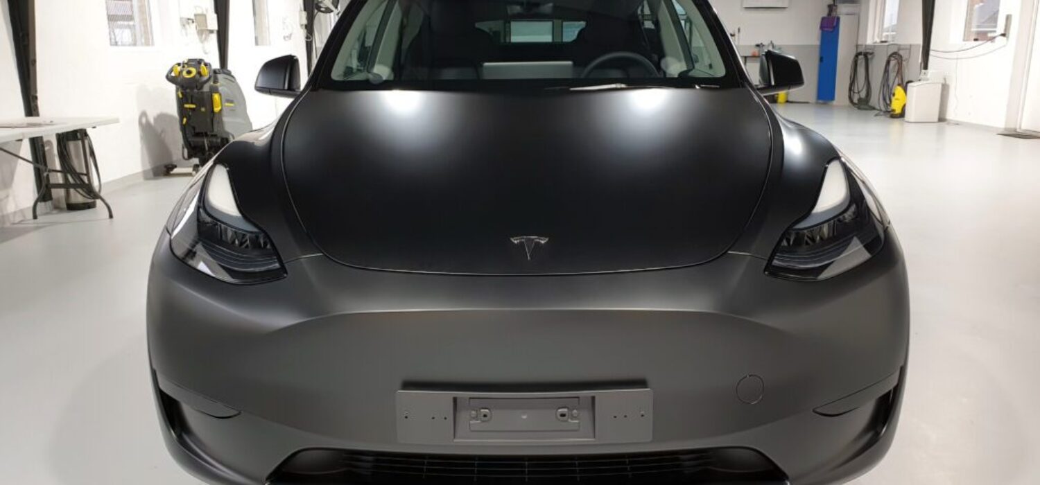 Tesla model Y sort med Stealth PPF