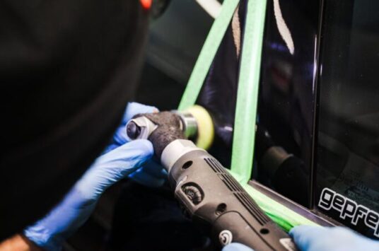 Polering af bil proces