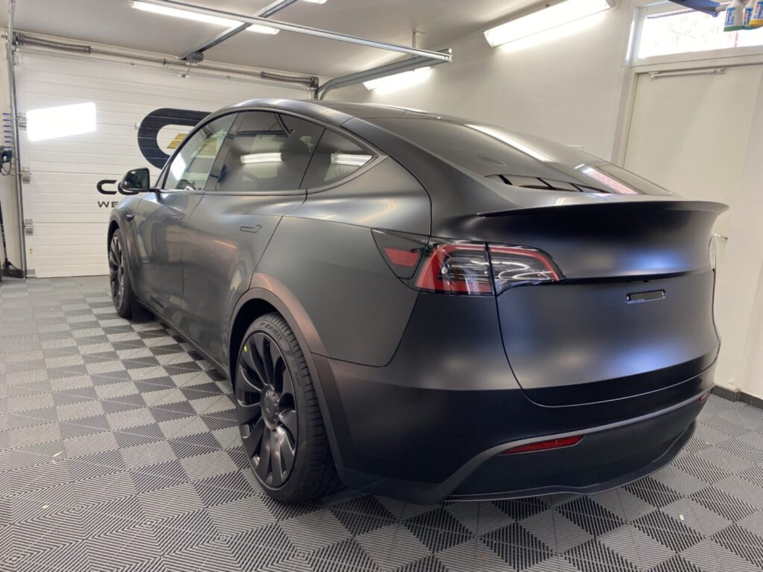 TESLA Y FULD BIL MATTE PPF