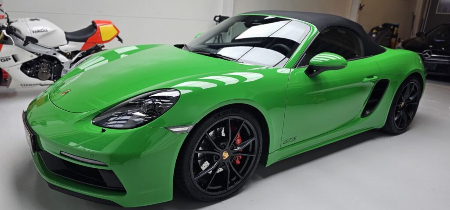 Porsche 718 GTS Viper Green efter professionel polering i Aarhus